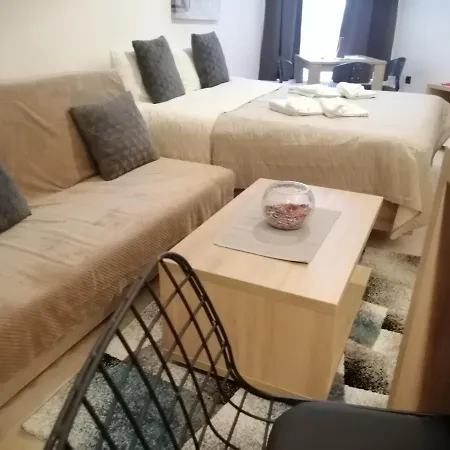 Husky Milmari アパート コパオニク