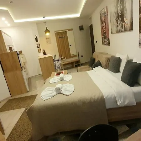 Husky Milmari アパート コパオニク