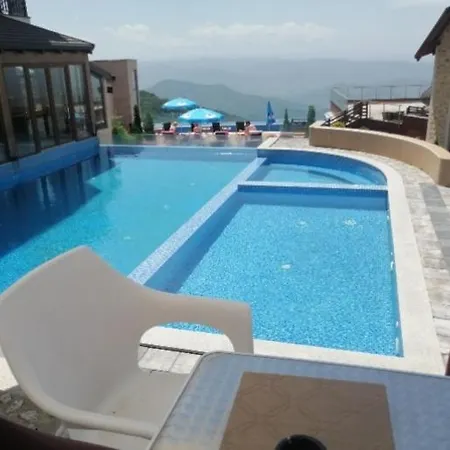 Husky Milmari アパート コパオニク